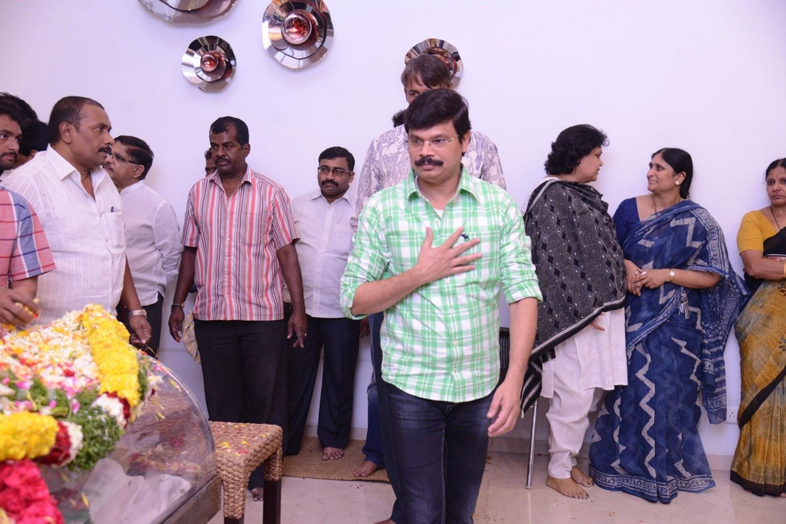 Tollywood Celebs Pay Tribute To Ramanaidu