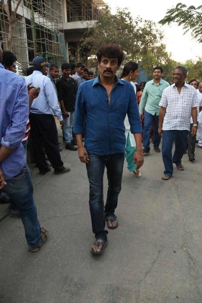 Tollywood Celebs Pay Tribute To Ramanaidu
