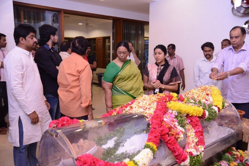 Tollywood Celebs Pay Tribute To Ramanaidu