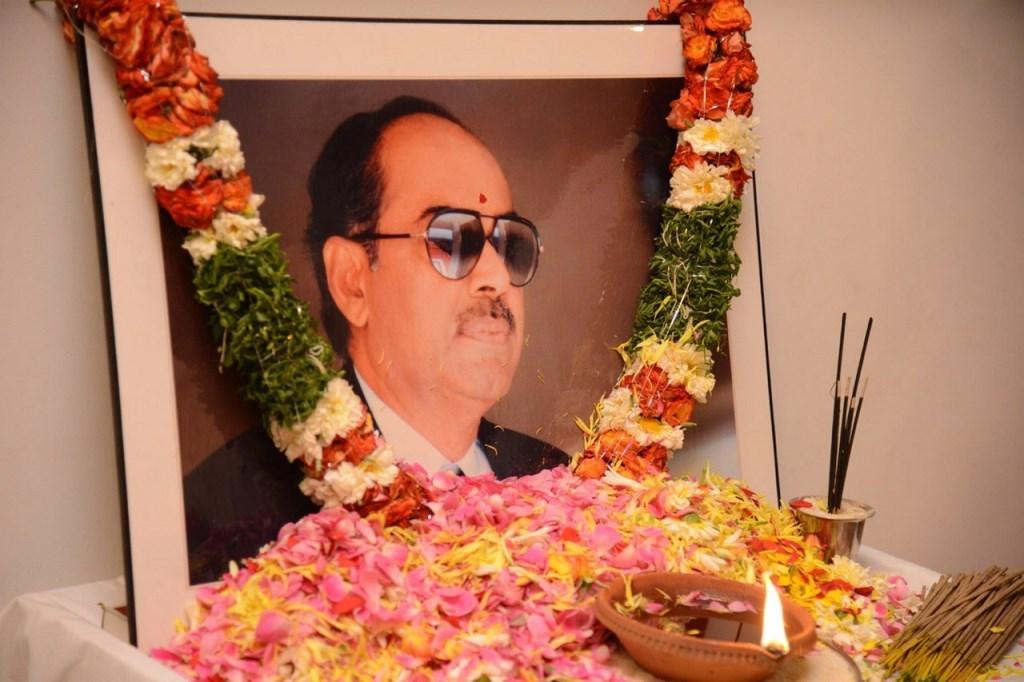 Tollywood Celebs Pay Tribute To Ramanaidu