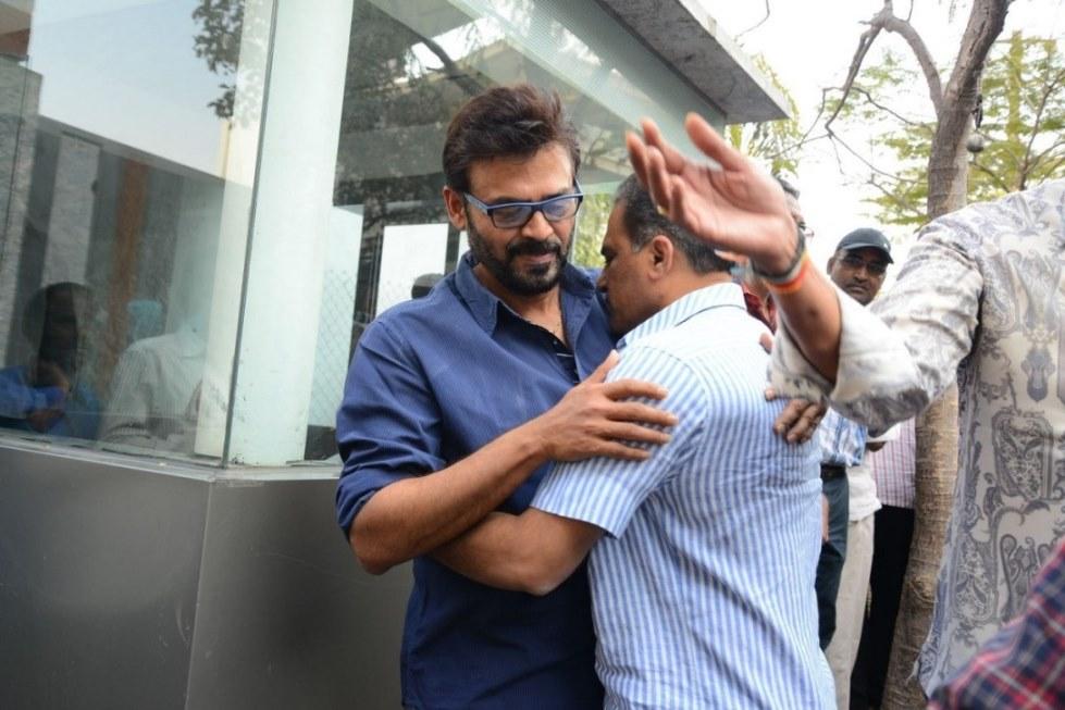 Tollywood Celebs Pay Tribute To Ramanaidu