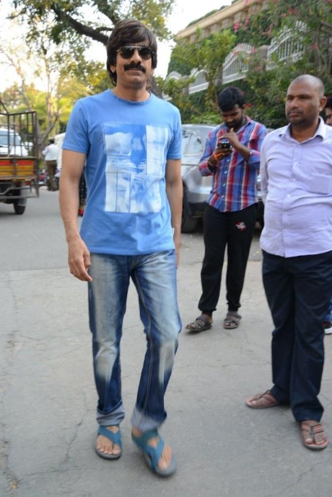 Tollywood Celebs Pay Tribute To Ramanaidu
