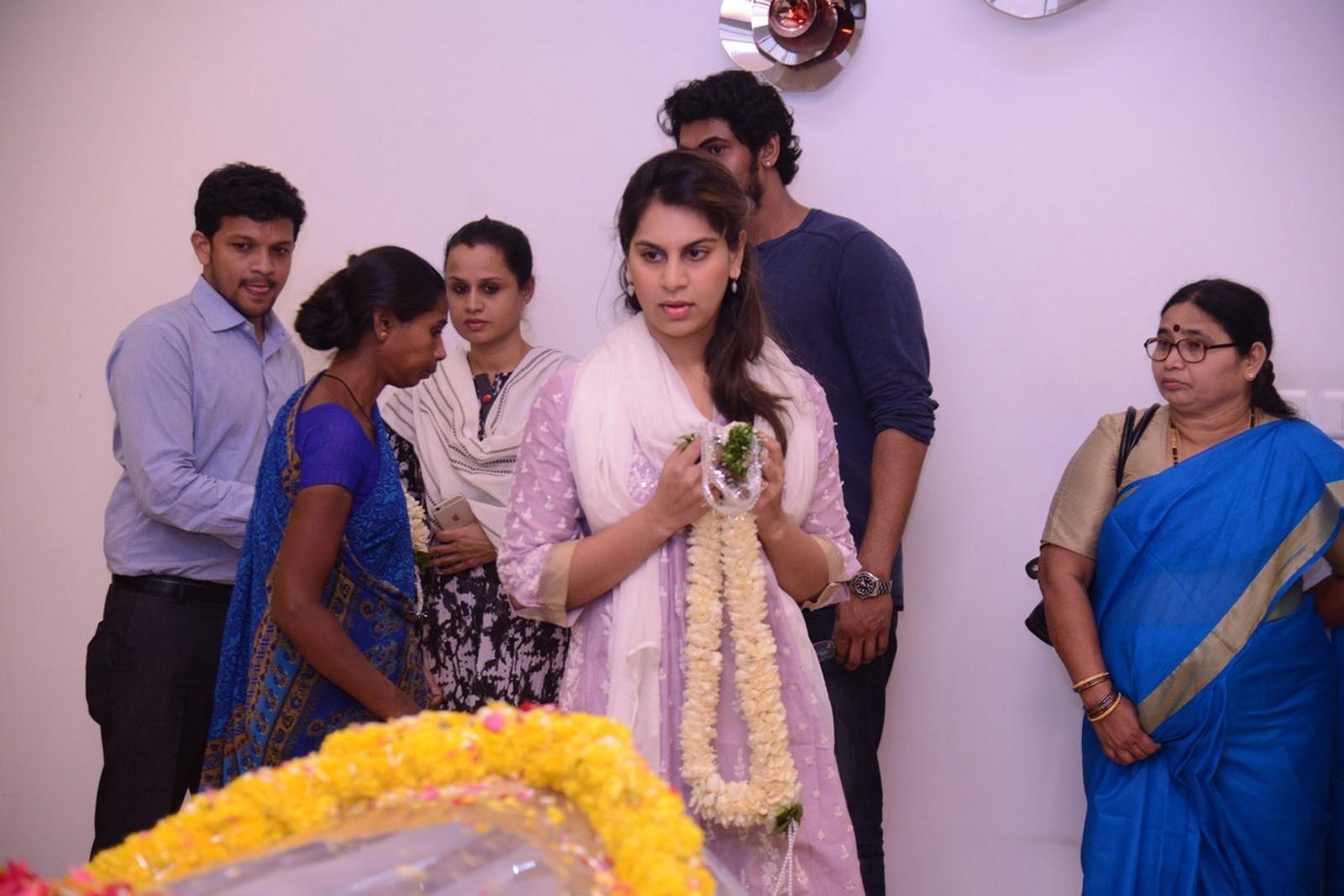 Tollywood Celebs Pay Tribute To Ramanaidu