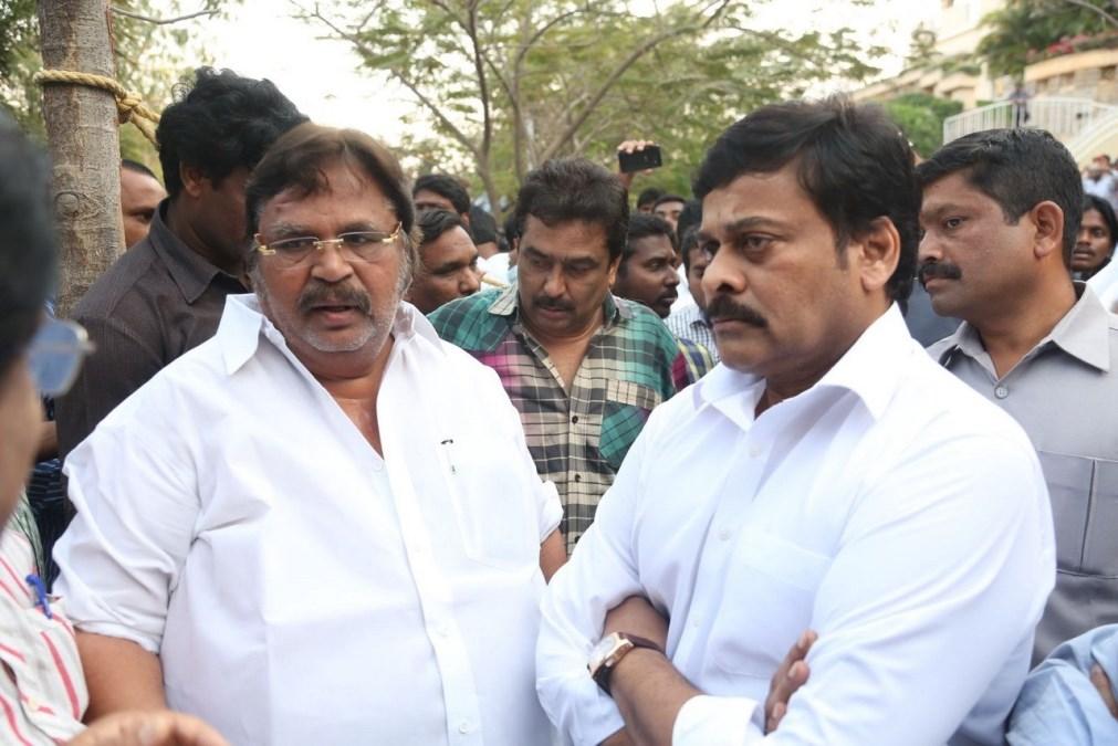 Tollywood Celebs Pay Tribute To Ramanaidu