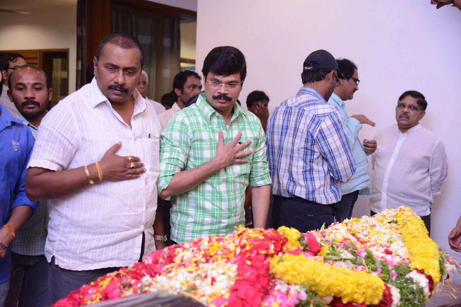 Tollywood Celebs Pay Tribute To Ramanaidu