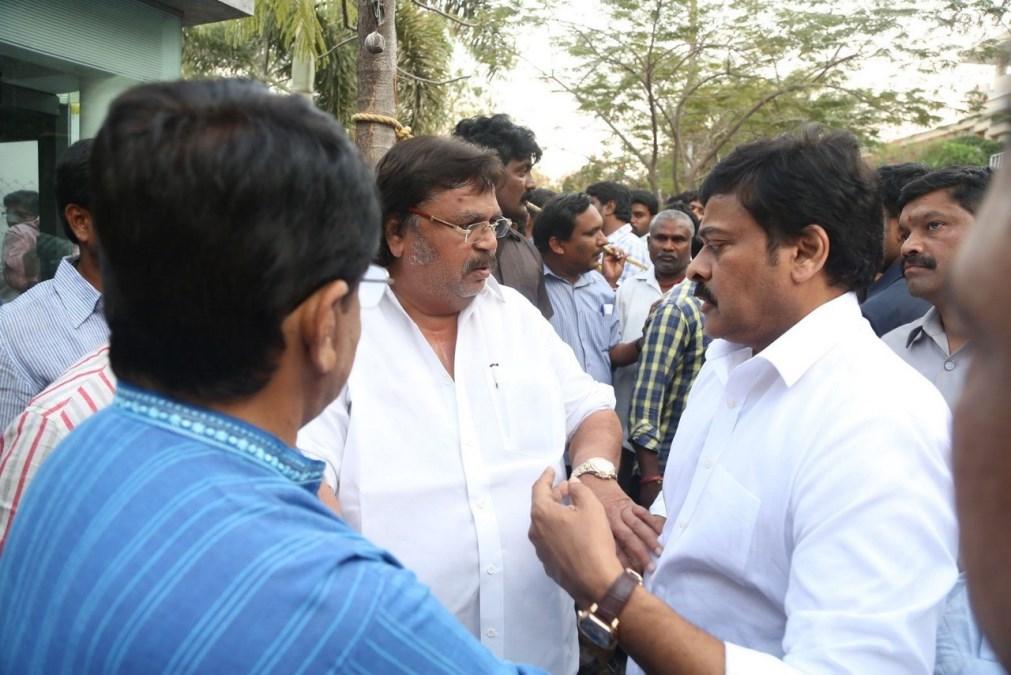 Tollywood Celebs Pay Tribute To Ramanaidu