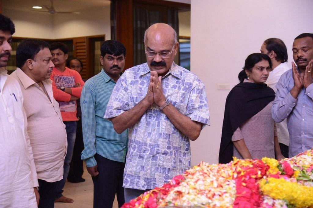 Tollywood Celebs Pay Tribute To Ramanaidu