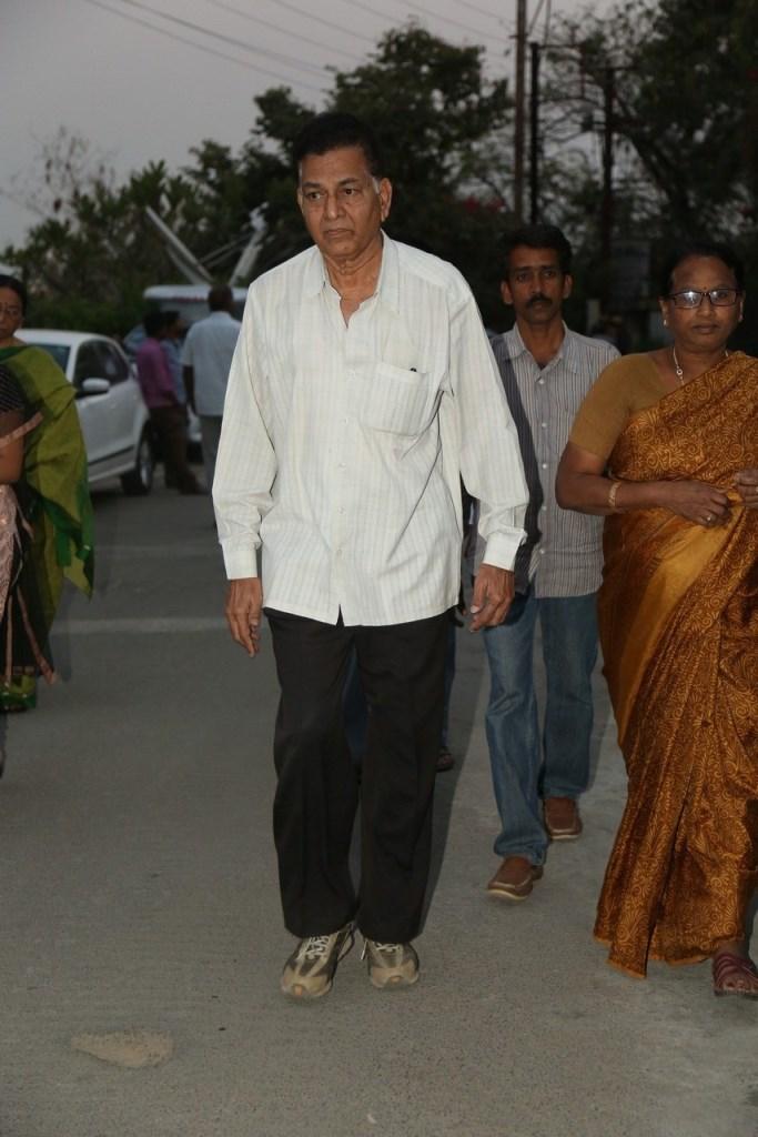 Tollywood Celebs Pay Tribute To Ramanaidu