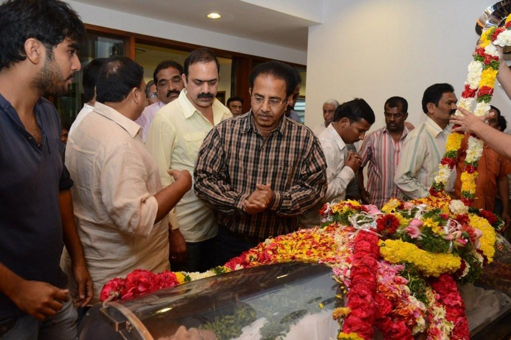 Tollywood Celebs Pay Tribute To Ramanaidu