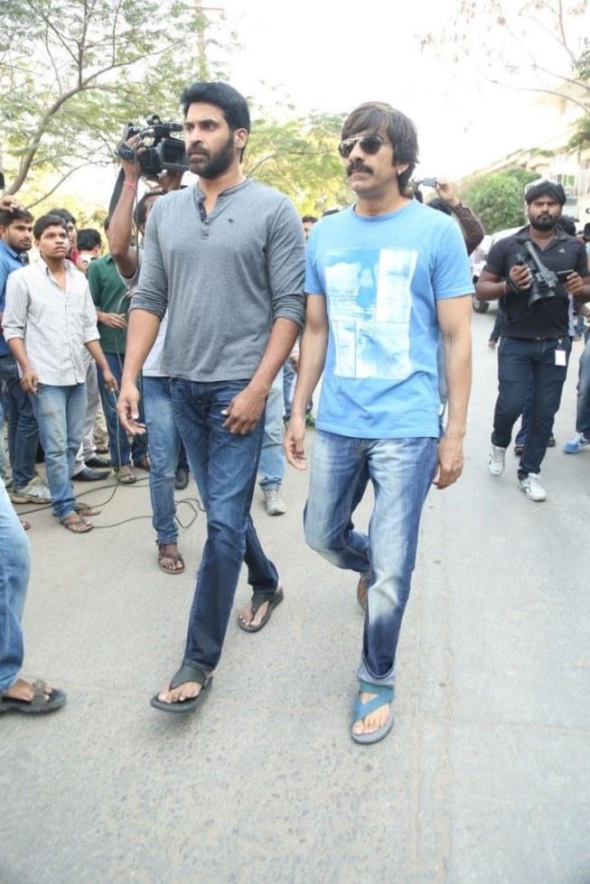Tollywood Celebs Pay Tribute To Ramanaidu