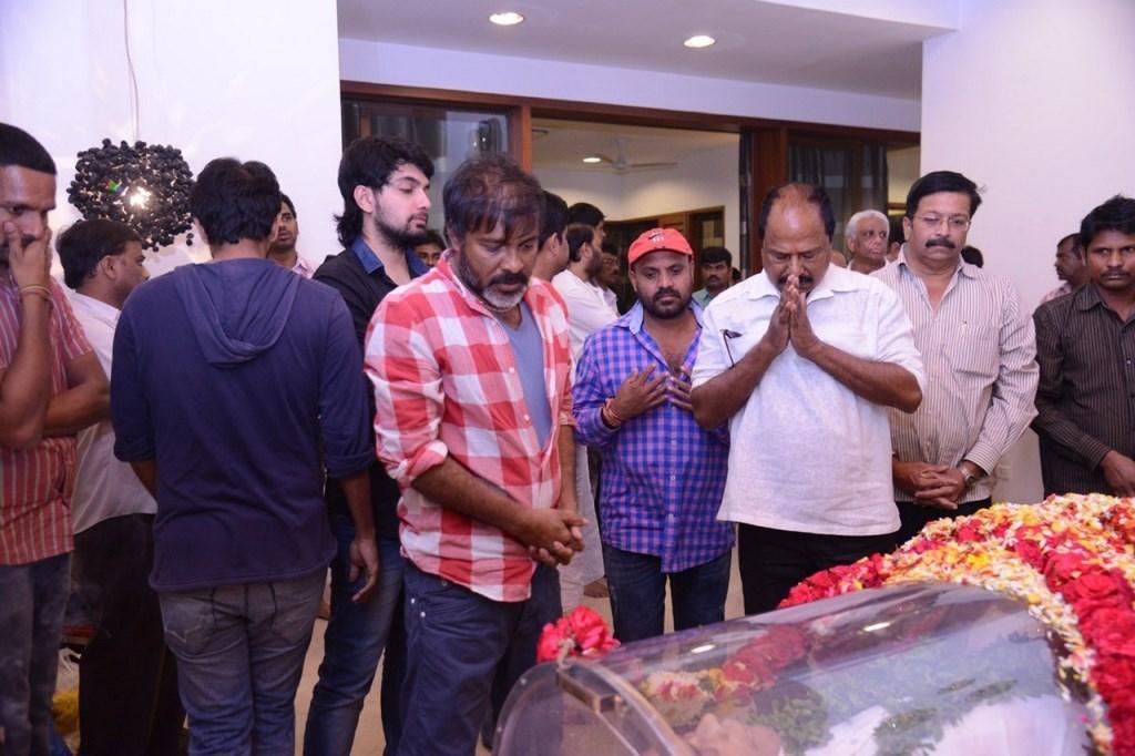 Tollywood Celebs Pay Tribute To Ramanaidu