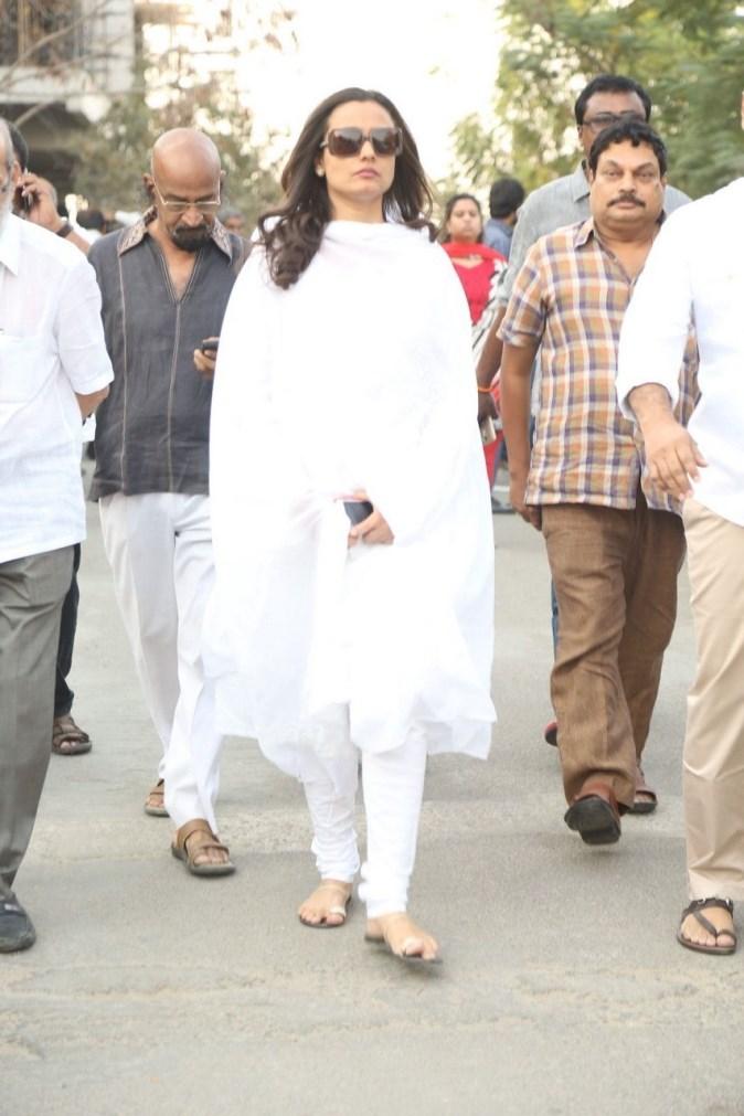 Tollywood Celebs Pay Tribute To Ramanaidu