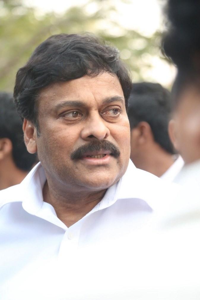 Tollywood Celebs Pay Tribute To Ramanaidu
