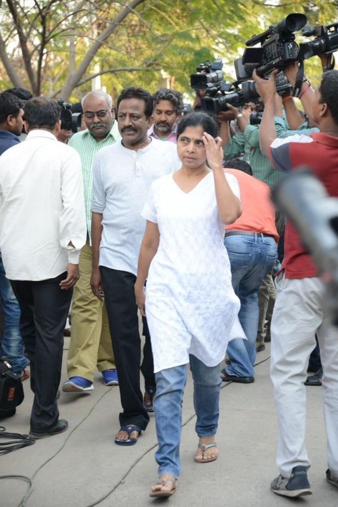 Tollywood Celebs Pay Tribute To Ramanaidu