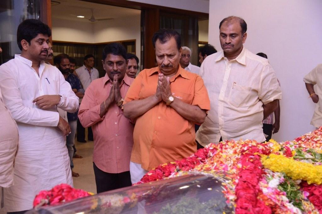 Tollywood Celebs Pay Tribute To Ramanaidu
