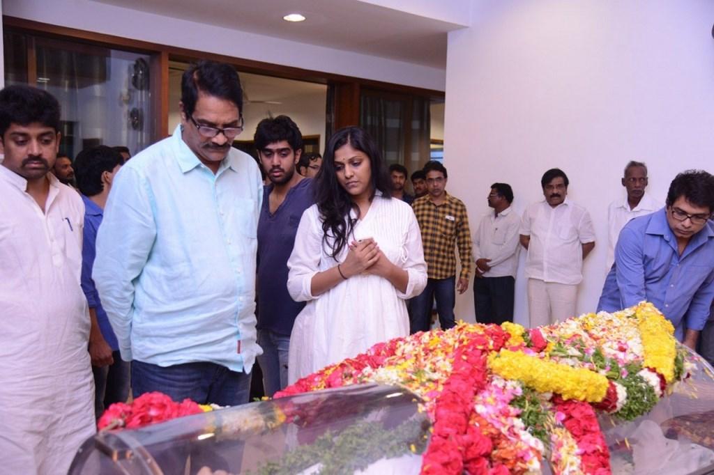 Tollywood Celebs Pay Tribute To Ramanaidu
