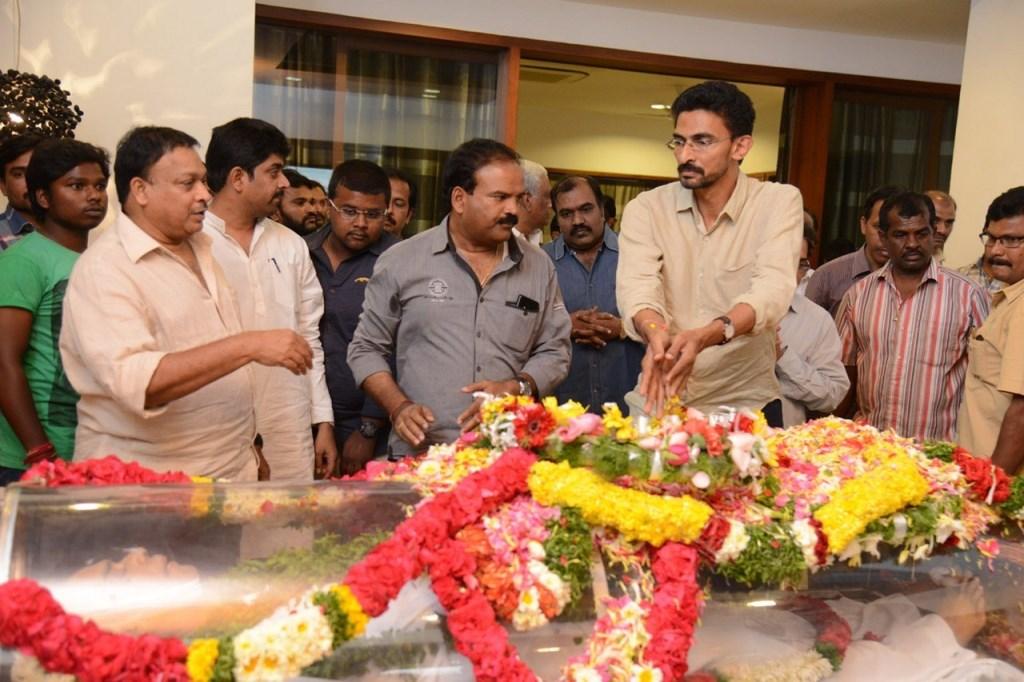 Tollywood Celebs Pay Tribute To Ramanaidu
