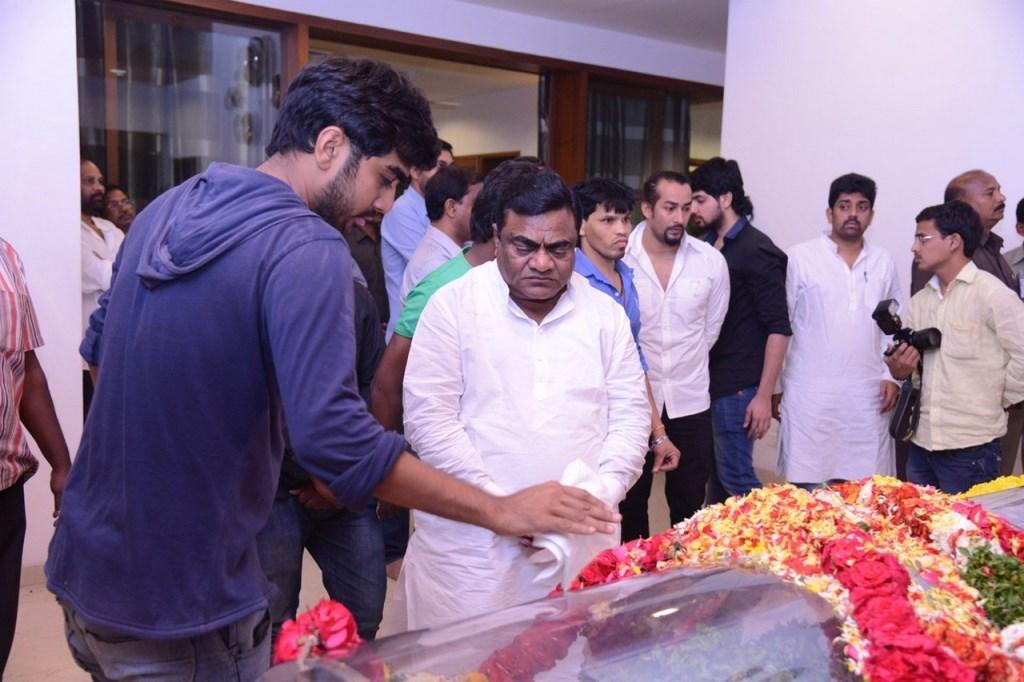 Tollywood Celebs Pay Tribute To Ramanaidu