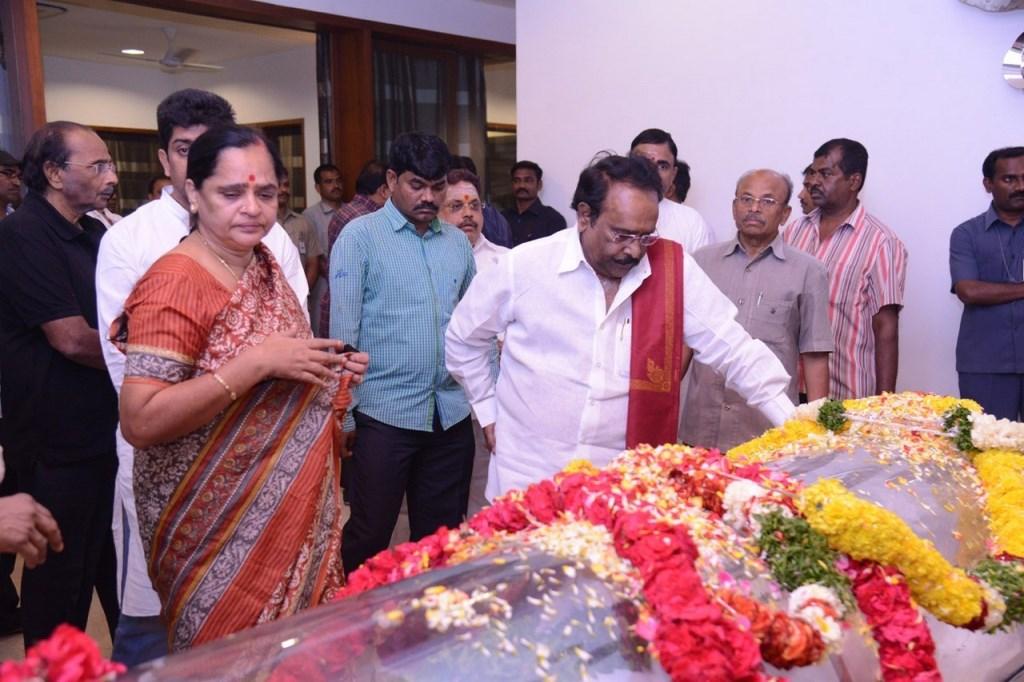 Tollywood Celebs Pay Tribute To Ramanaidu