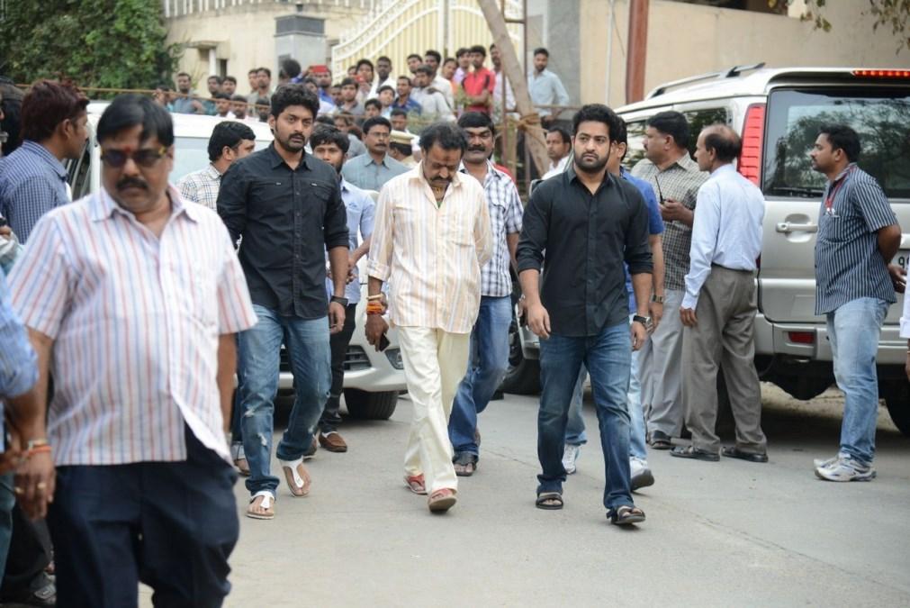Tollywood Celebs Pay Tribute To Ramanaidu