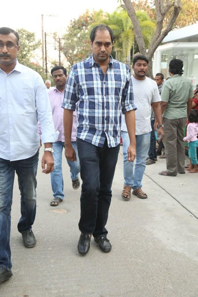 Tollywood Celebs Pay Tribute To Ramanaidu