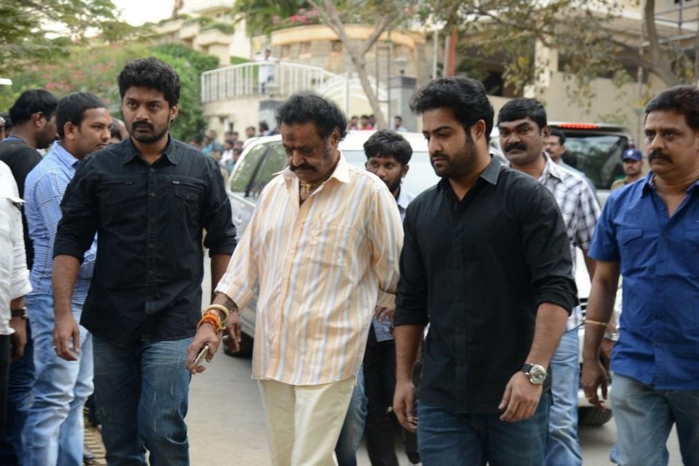 Tollywood Celebs Pay Tribute To Ramanaidu