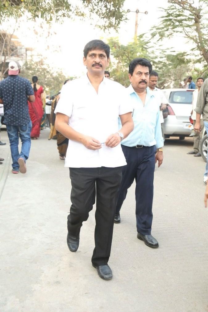 Tollywood Celebs Pay Tribute To Ramanaidu