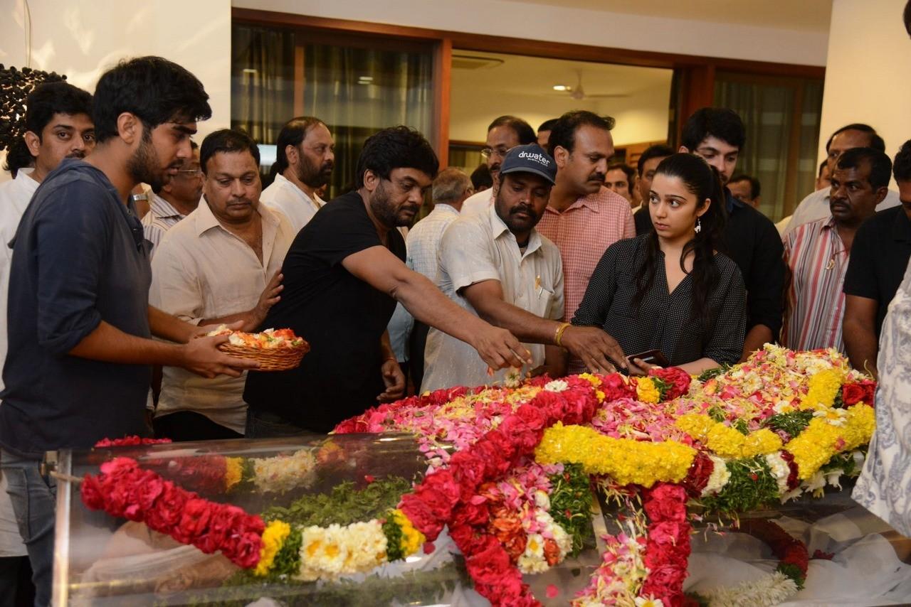 Tollywood Celebs Pay Tribute To Ramanaidu