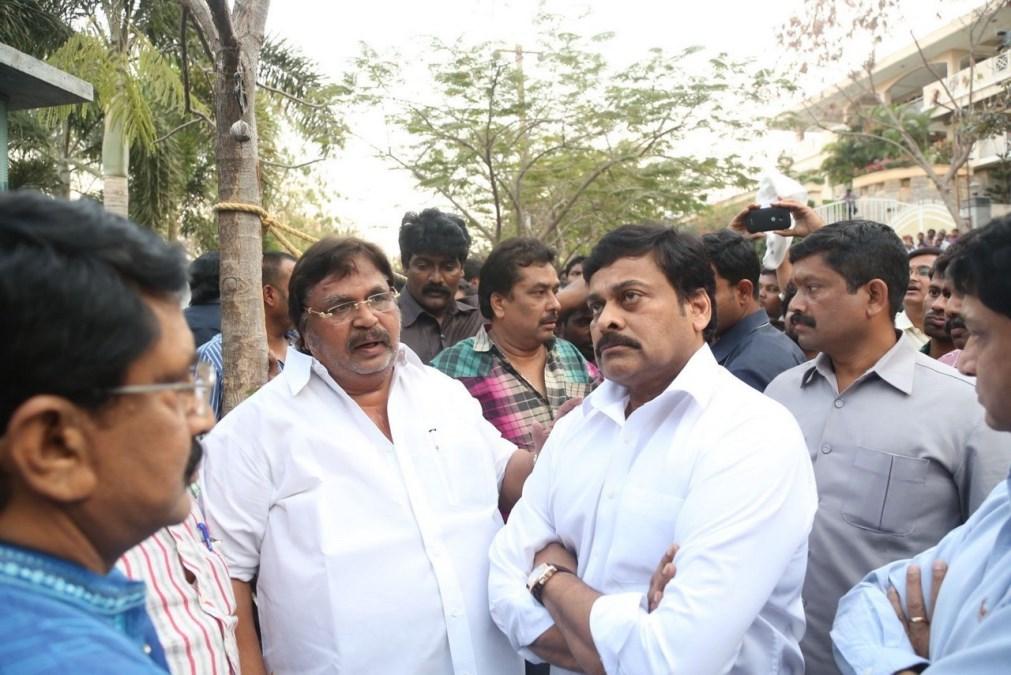 Tollywood Celebs Pay Tribute To Ramanaidu