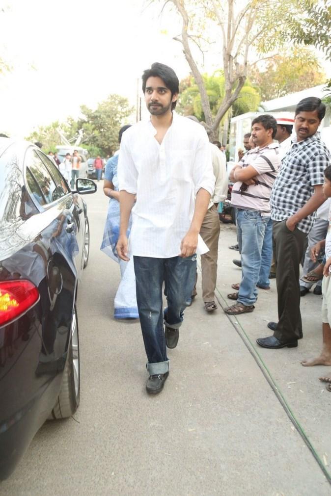 Tollywood Celebs Pay Tribute To Ramanaidu