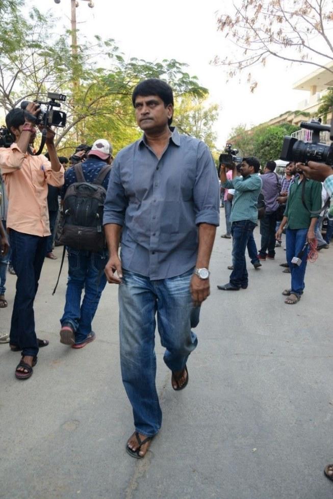 Tollywood Celebs Pay Tribute To Ramanaidu