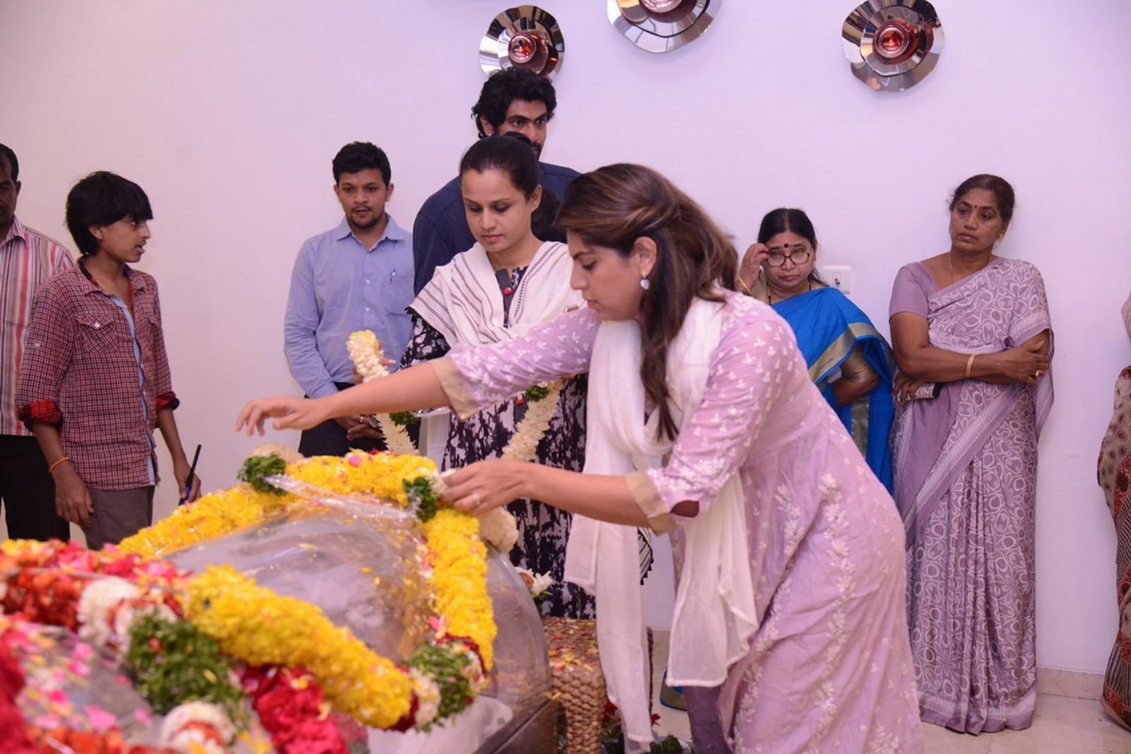 Tollywood Celebs Pay Tribute To Ramanaidu