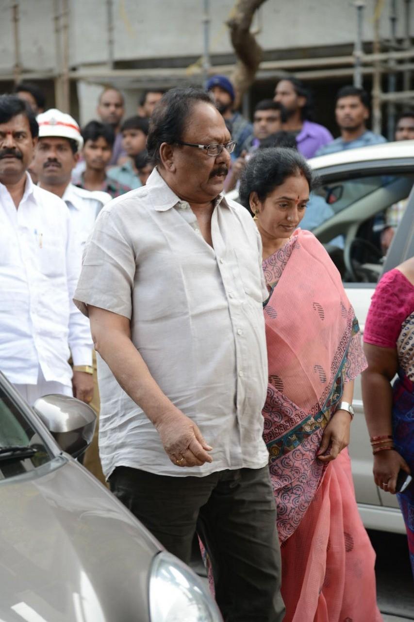 Tollywood Celebs Pay Tribute To Ramanaidu