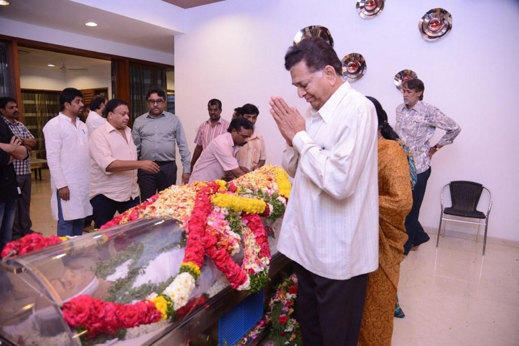 Tollywood Celebs Pay Tribute To Ramanaidu