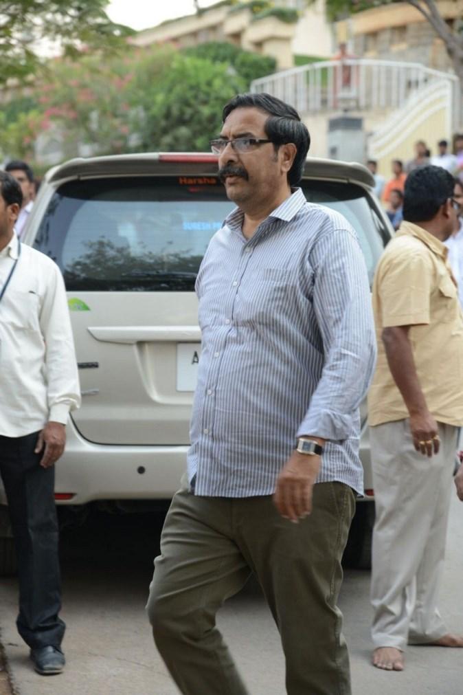 Tollywood Celebs Pay Tribute To Ramanaidu