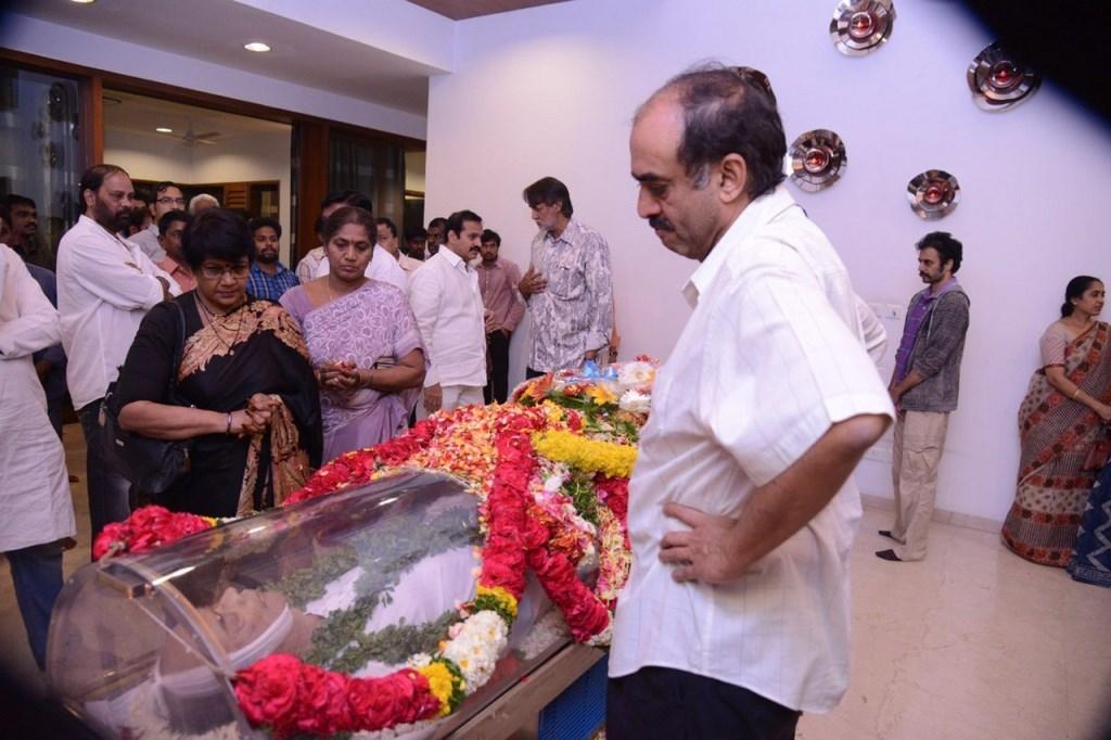 Tollywood Celebs Pay Tribute To Ramanaidu