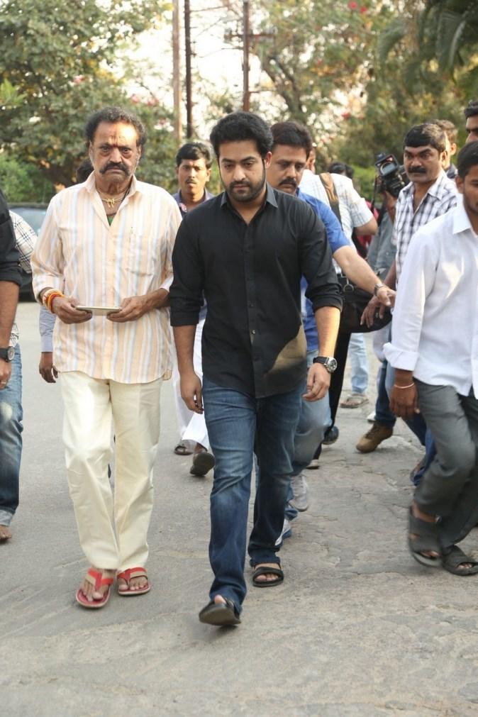 Tollywood Celebs Pay Tribute To Ramanaidu