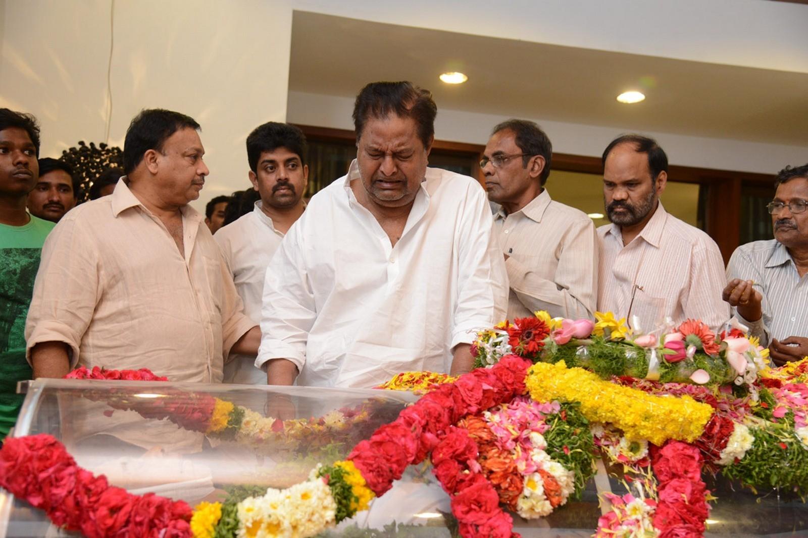 Tollywood Celebs Pay Tribute To Ramanaidu