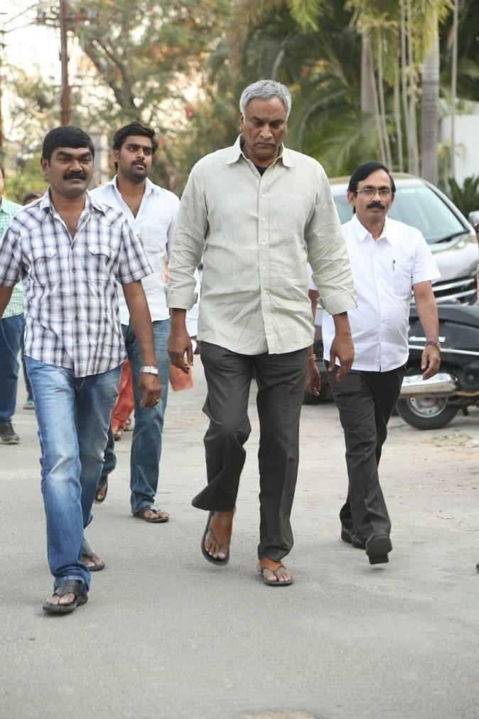 Tollywood Celebs Pay Tribute To Ramanaidu