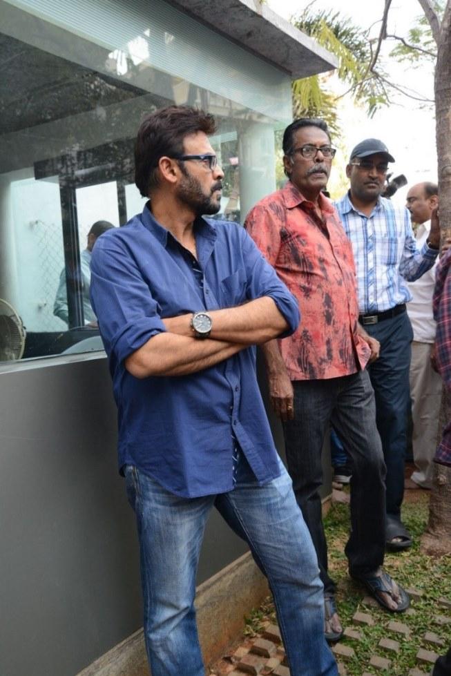 Tollywood Celebs Pay Tribute To Ramanaidu