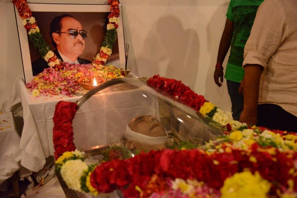 Tollywood Celebs Pay Tribute To Ramanaidu