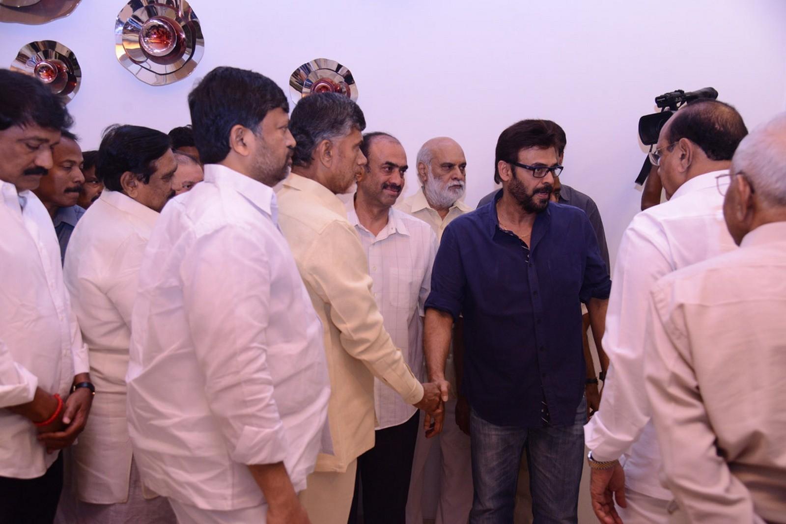 Tollywood Celebs Pay Tribute To Ramanaidu