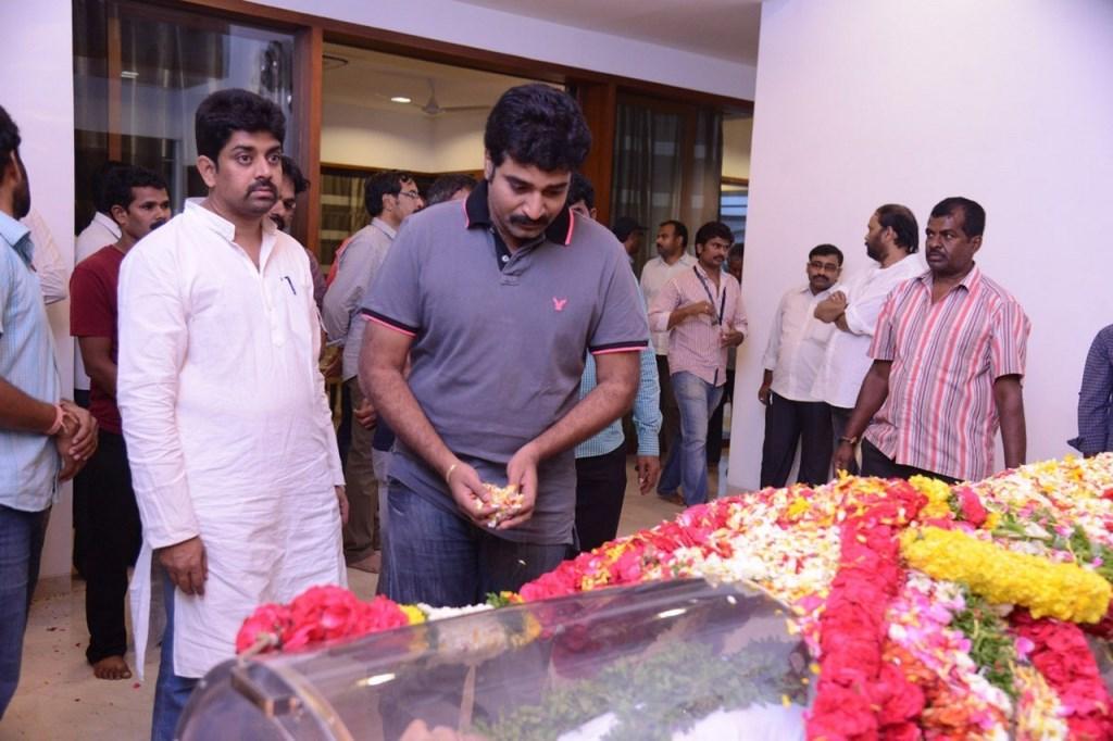 Tollywood Celebs Pay Tribute To Ramanaidu