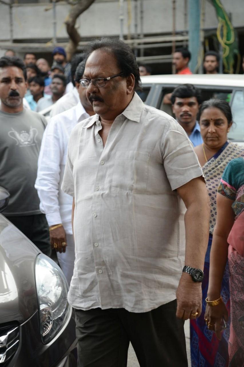 Tollywood Celebs Pay Tribute To Ramanaidu