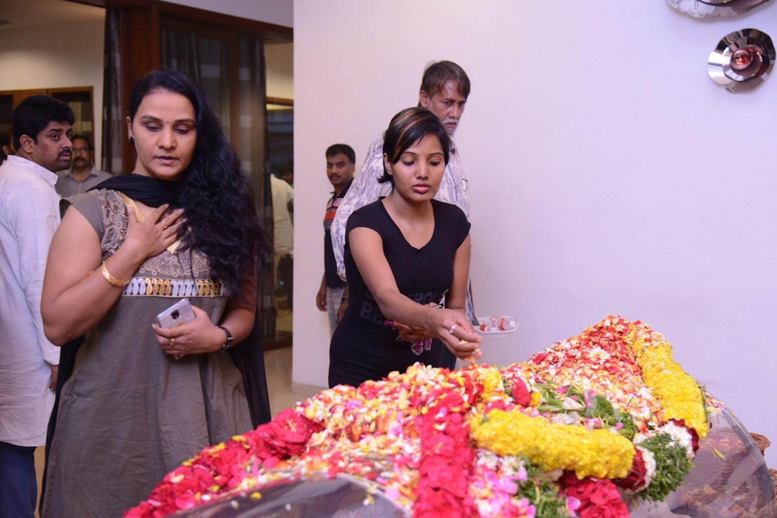 Tollywood Celebs Pay Tribute To Ramanaidu