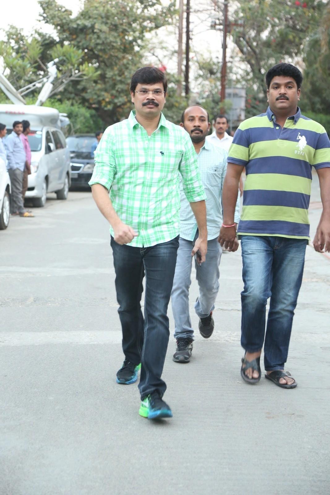 Tollywood Celebs Pay Tribute To Ramanaidu