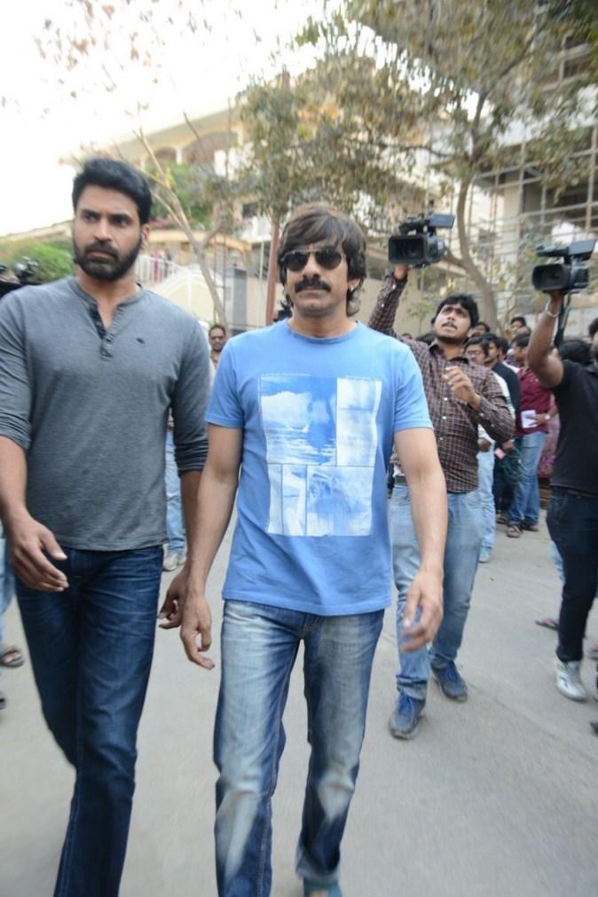 Tollywood Celebs Pay Tribute To Ramanaidu