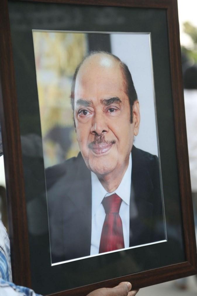 Tollywood Celebs Pay Tribute To Ramanaidu