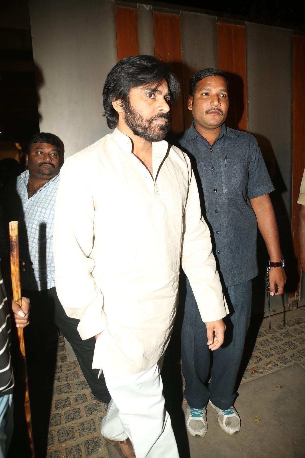 Tollywood Celebs Pay Tribute To Ramanaidu