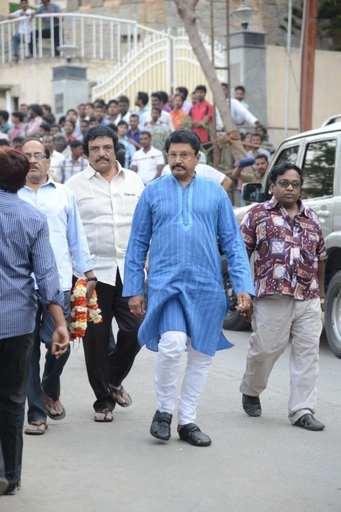 Tollywood Celebs Pay Tribute To Ramanaidu